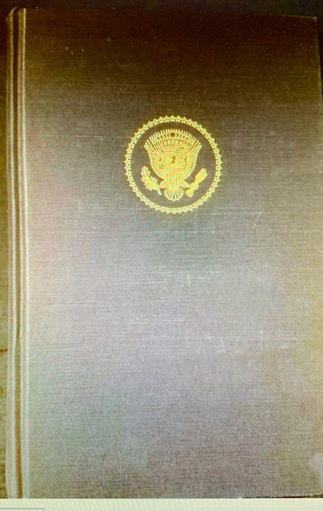 GERALD FORD SIG. ON KENNEDY ASSASSINATION: GERALD FORD SIGNATURE ON KENNEDY ASSASSINATION WARREN REPORT COMMITTEE ALONG WITH HIS INITIALS "JRF" ON ANOTHER. 1) FULLY SIGNED IN THE BOOK 2) HIS INITIALS J.R. FORD ORIGINAL GOVERNMENT 1964 888 PAGE