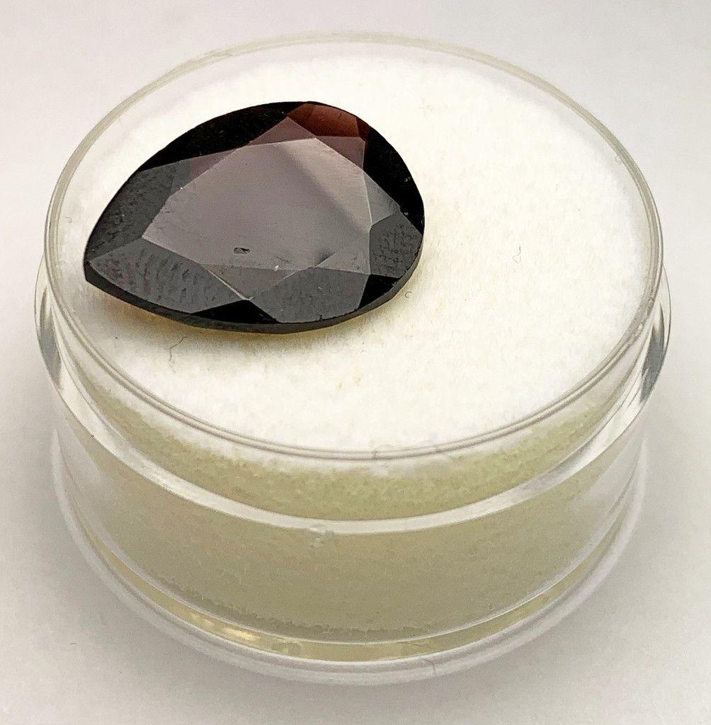 HUGE PEAR SHAPE GARNET 8-9.0 CARATS (1 of 6)