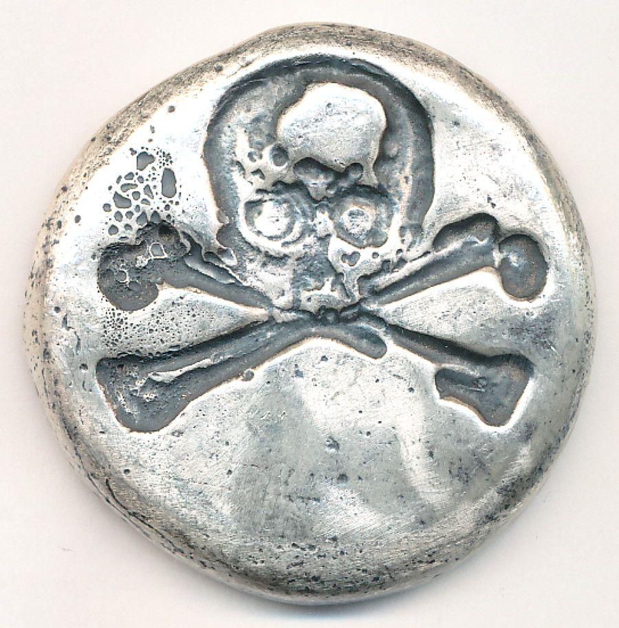 VINTAGE RARE 3 OZ SKULL IN CROSSBONES SILVER (1 of 3)