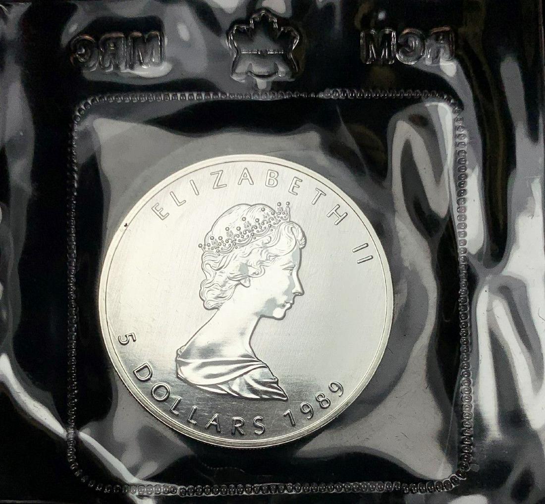 1989 1 OZ SILVER CANADIAN MAPLE LEAF (1 of 2)
