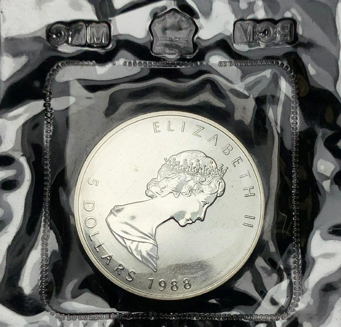 1988 1 OZ SILVER CANADIAN MAPLE LEAF (1 of 2)