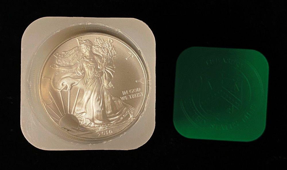 Original Treasury Roll Silver Eagles 2010 (1 of 6)