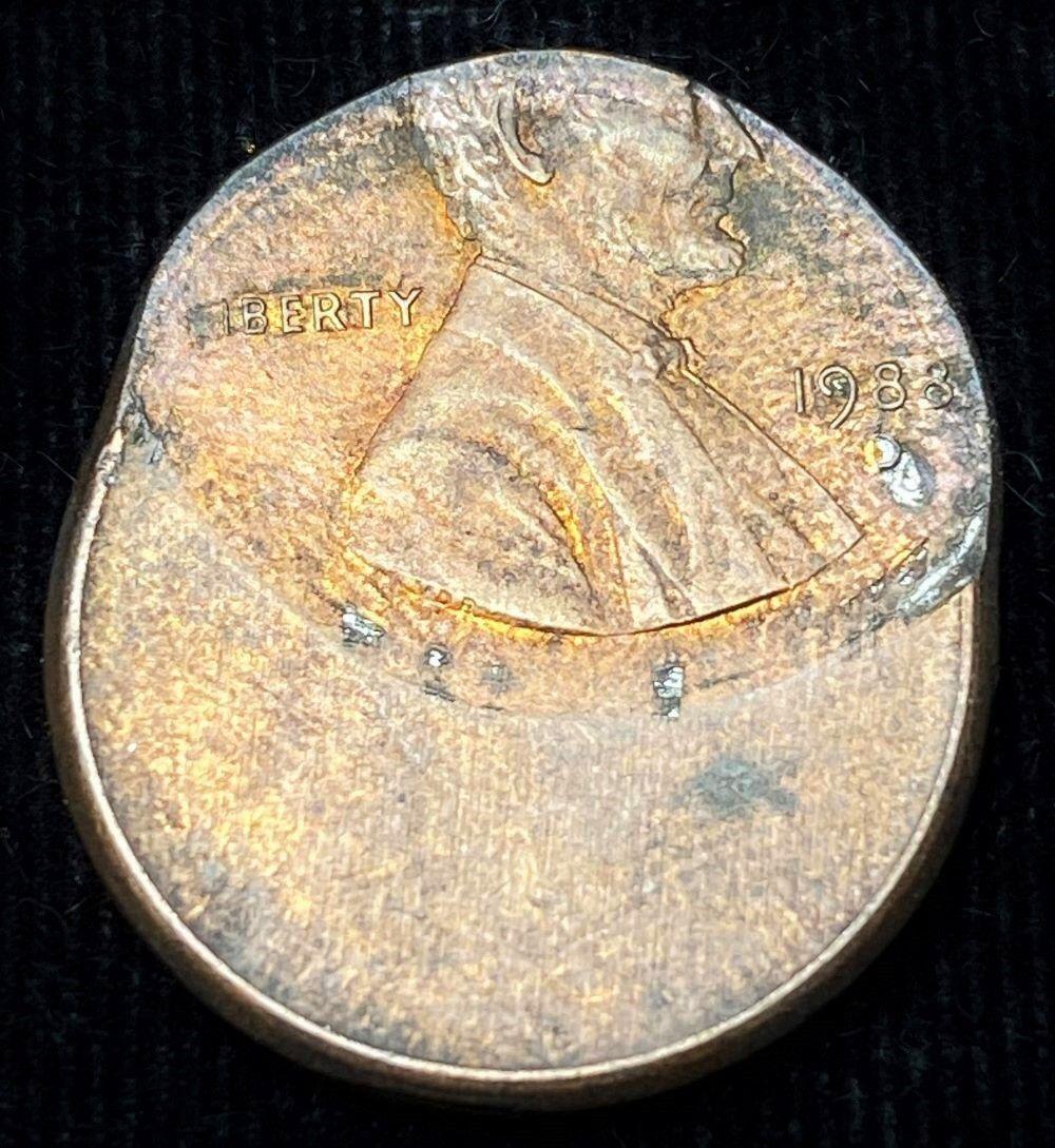 Super Cool Dramatic 1988 Lincoln Cent Mint Error (1 of 2)