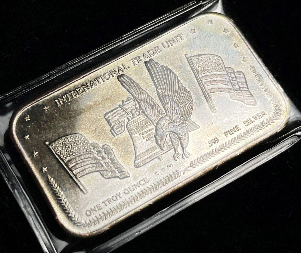 Vintage International Trade Unit 1 oz Silver Bar: Winner shall reveive the exact bar shown here. (EM/UP)