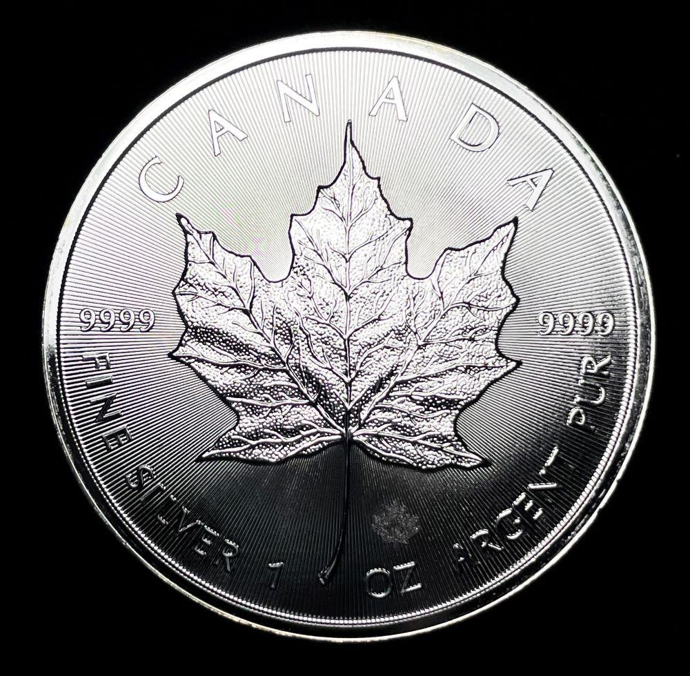 2015 Canada Silver Maple Leaf 1 ozt .9999 Fine (1 of 2)