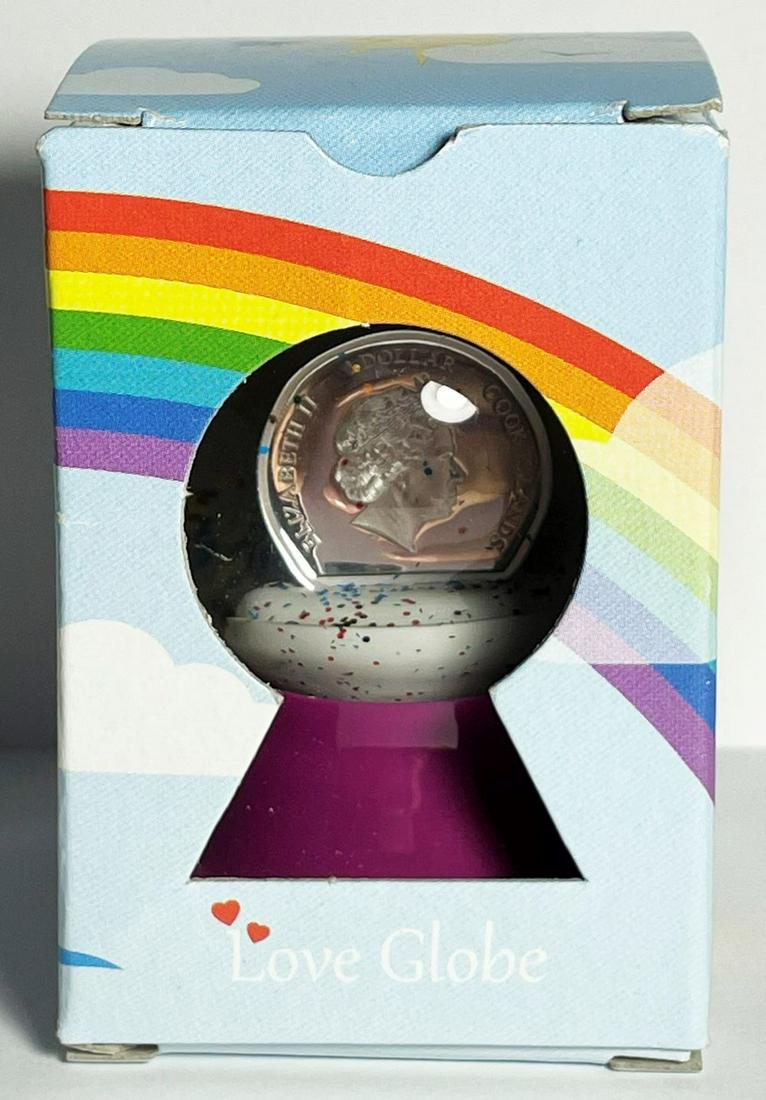 Queen Elizabeth Snow Globe: Winner shall receive (1) item precisely resembling the one shown here. (IB/