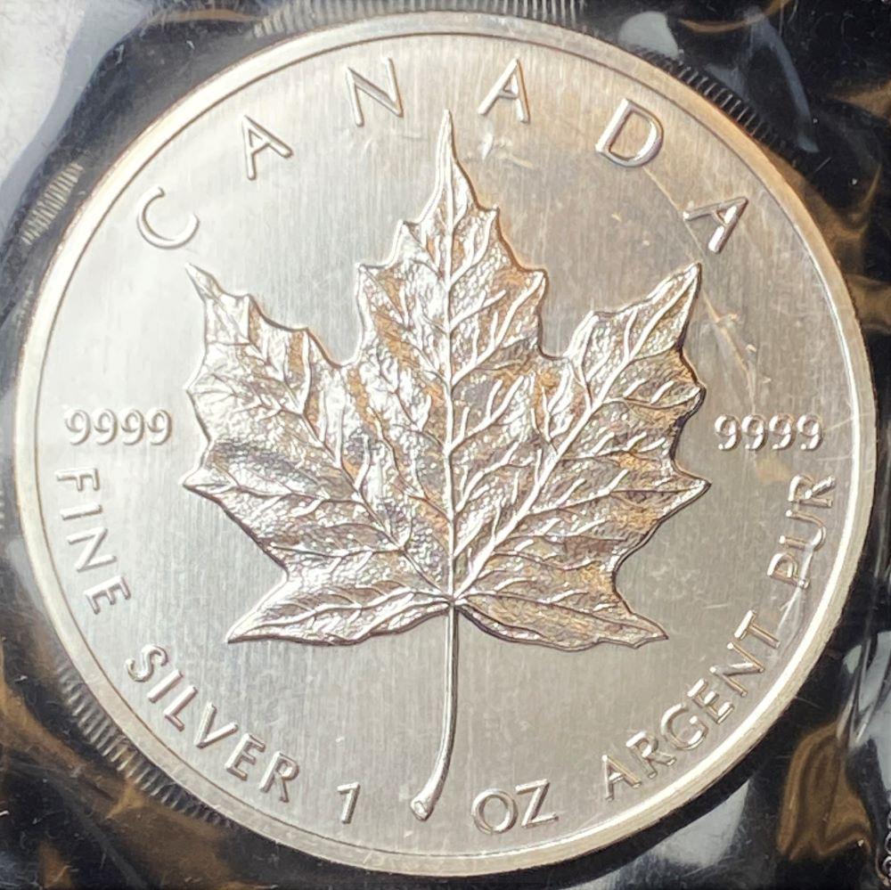 1988 Canadian $5 Maple Leaf 1 ozt .9999 Fine Silver: Winner shall receive the exact coin shown here. (AZ/B)