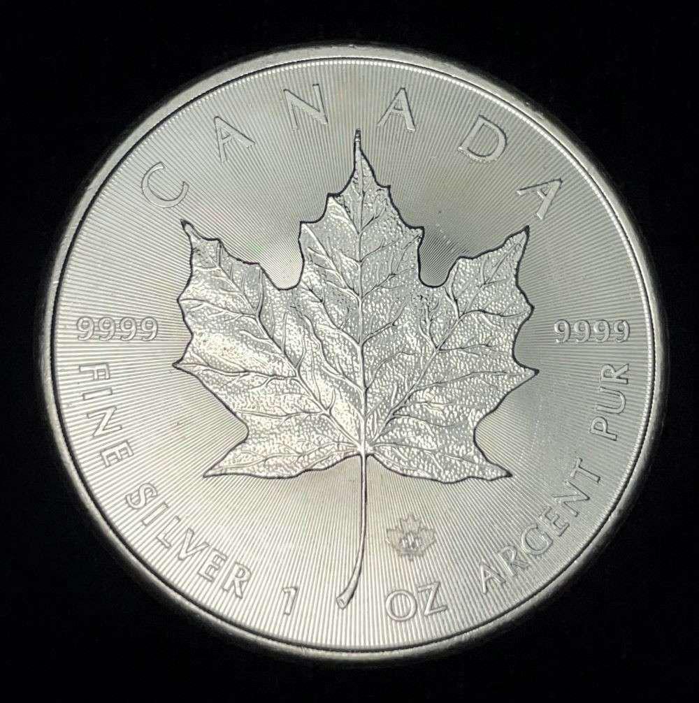 2014 Canada $5 Maple Leaf 1 ozt .9999 Silver (1 of 2)