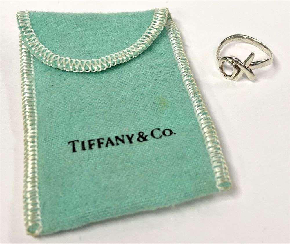 Tiffany & Co. Paloma Picasso "XO" Ring .925 Sterling Silver: This ring is a size 6. Winner shall receive the exact item shown here. (RR)