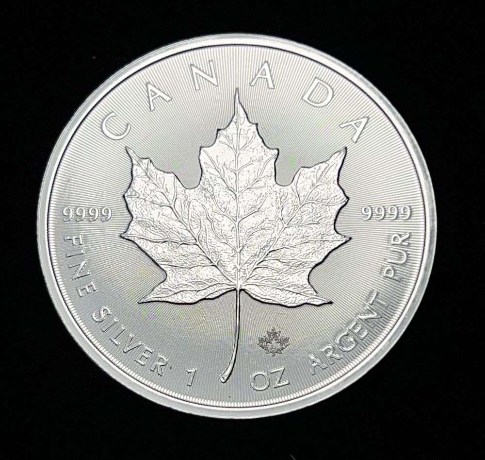 2022 Canada $5 Maple Leaf 1ozt .9999 Silver (1 of 2)