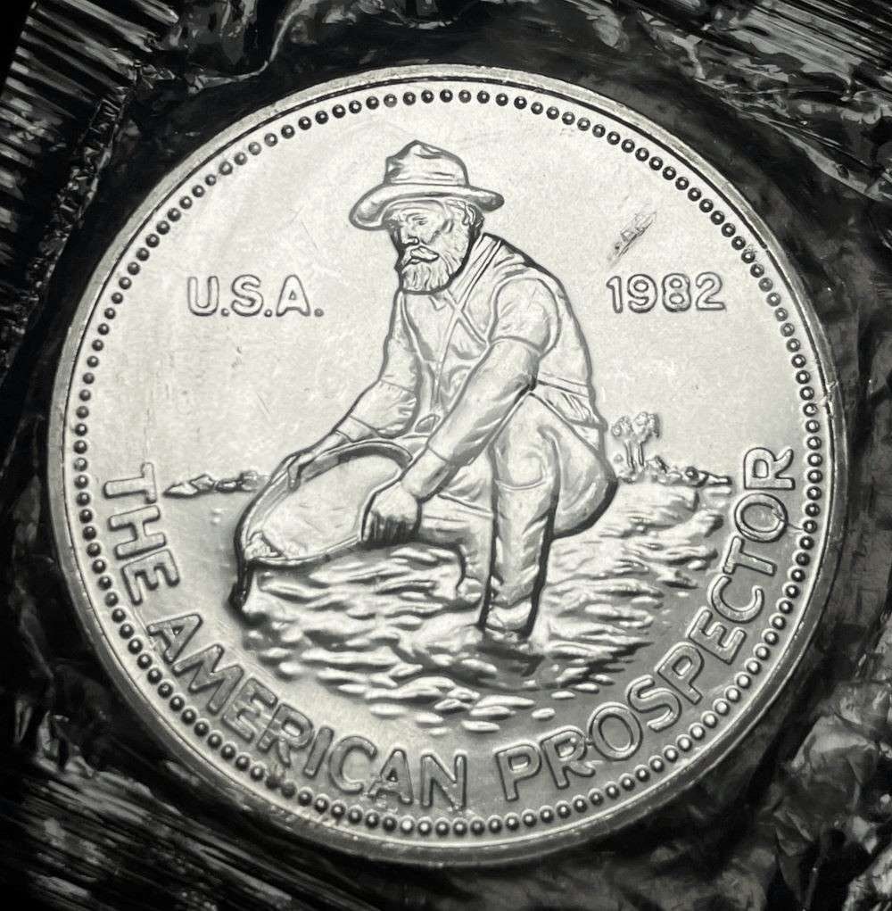 1982 Engelhard The American Prospector 1 ozt .999 Silver (1 of 2)