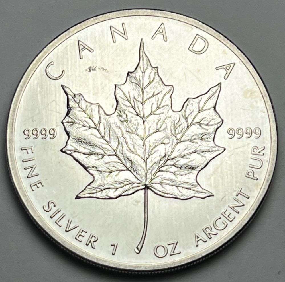 2012 Canada $5 Maple Leaf 1 ozt .9999 Silver (1 of 2)
