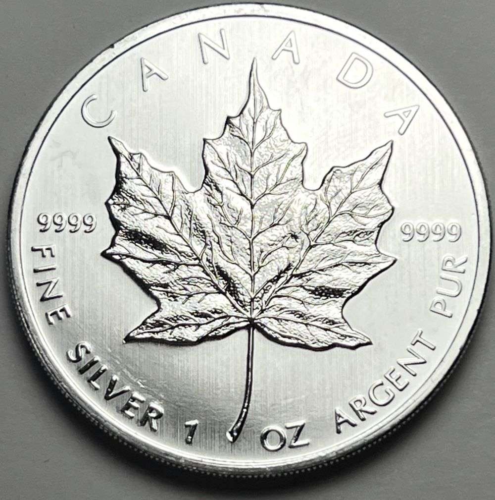 2010 Canada $5 Maple Leaf 1 ozt .9999 Silver (1 of 2)