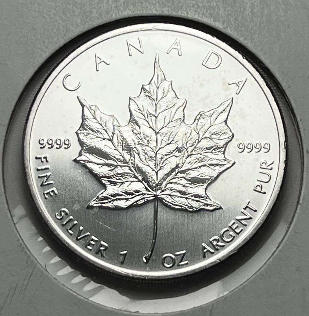 2009 Canada $5 Maple Leaf 1 ozt .9999 Silver (1 of 3)