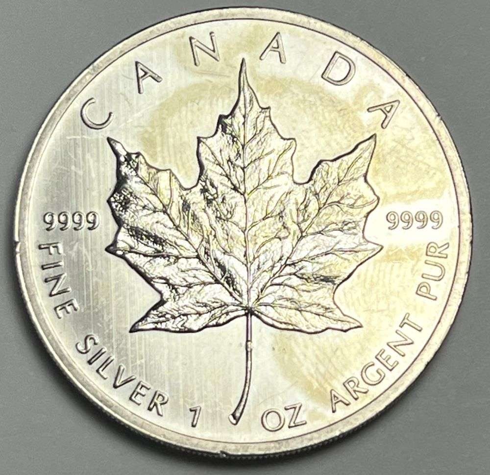 2012 Canada $5 Maple Leaf 1 ozt .9999 Silver (1 of 2)