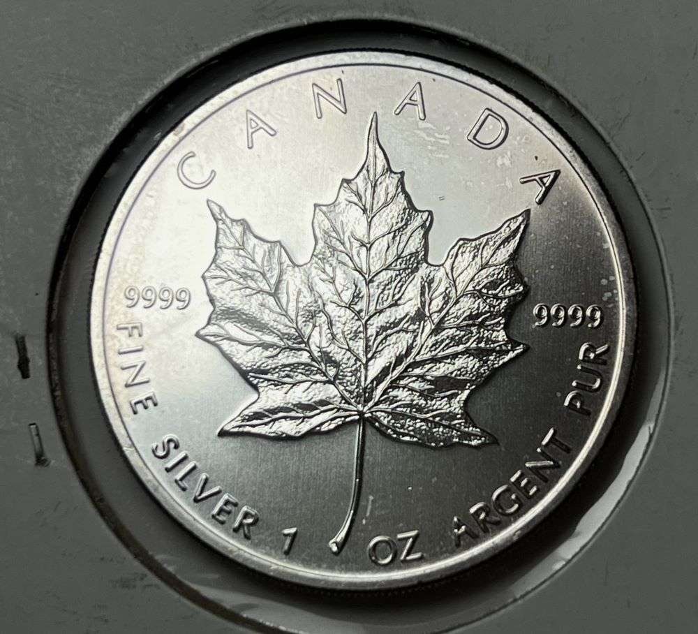 2009 Canada $5 Maple Leaf 1 ozt .9999 Silver (1 of 3)