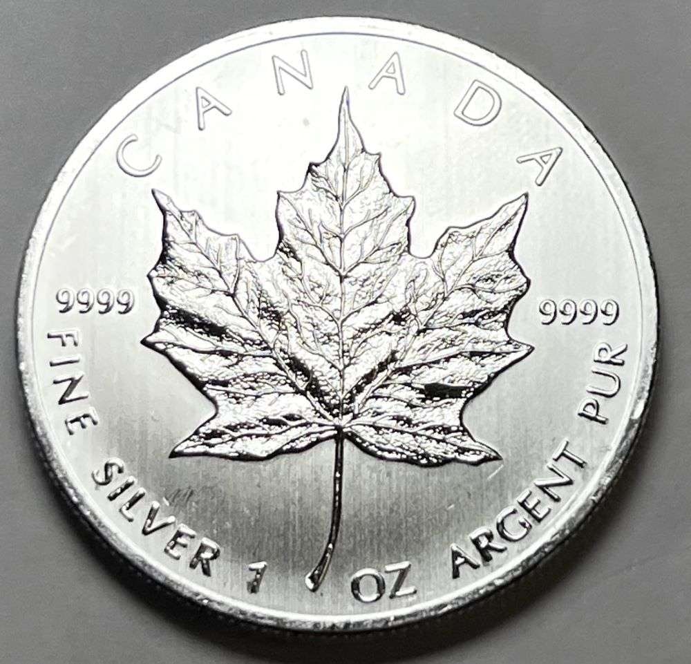 2013 Canada $5 Maple Leaf 1 ozt .9999 Silver (1 of 2)