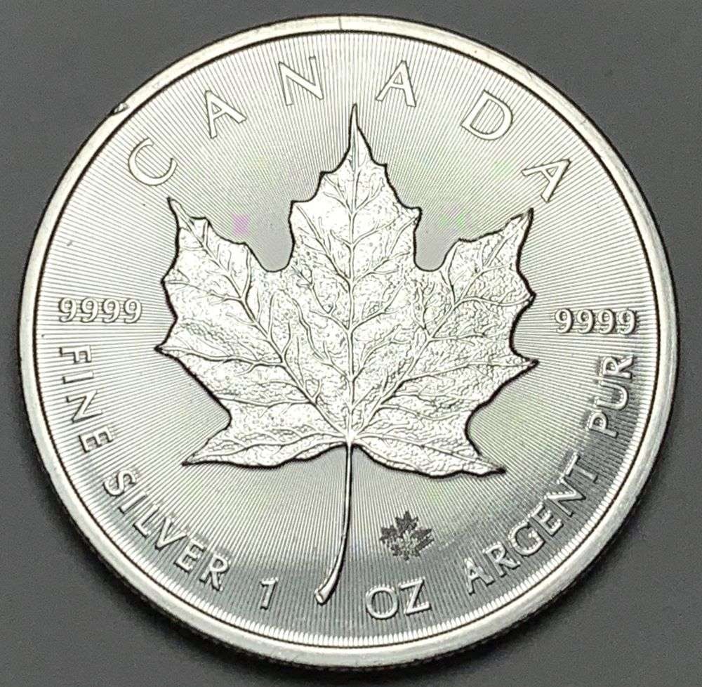 2022 Canada $5 Maple Leaf 1 ozt .9999 Silver (1 of 2)