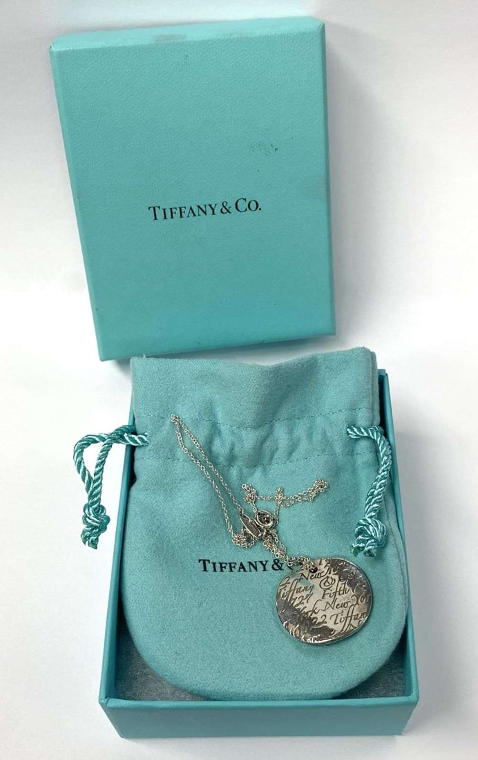 Tiffany & Co. Elsa Peretti Round Wavy Note Pendant Necklace .925 Sterling Silver (1 of 16)