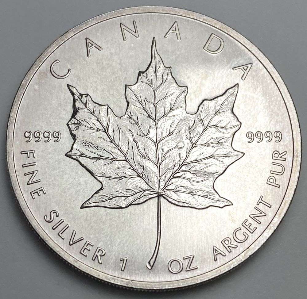 2004 Canada $5 Maple Leaf 1 ozt .9999 Silver (1 of 2)