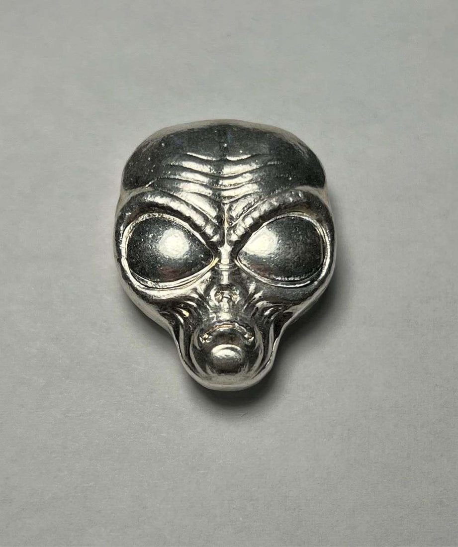 Alien Head 2 ozt .999 Silver: Winner shall receive the exact item shown here. (BD/B)