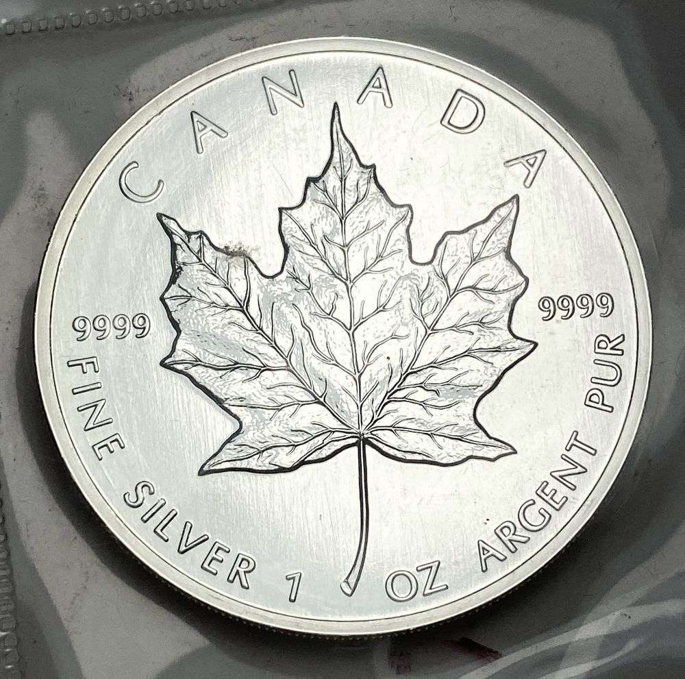 1989 Canada $5 Maple Leaf 1 ozt .9999 Silver: Winner shall receive the exact coin shown here. (RR/B)