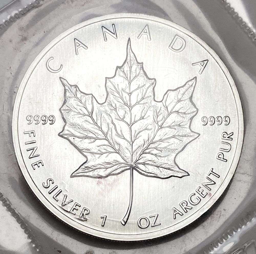 1989 Canada $5 Maple Leaf 1 ozt .9999 Silver (1 of 2)