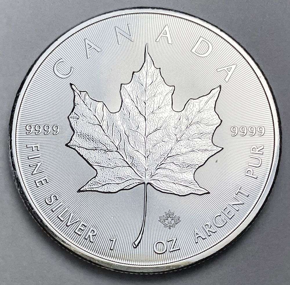 2016 Canada $5 Maple Leaf 1 ozt .9999 Silver (1 of 2)