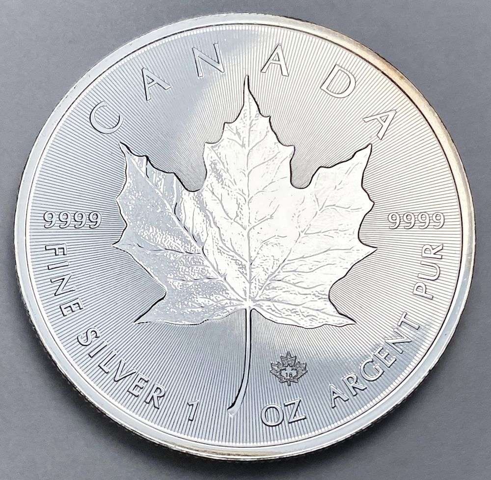 2018 Canada $5 Maple Leaf 1 ozt .9999 Silver (1 of 2)