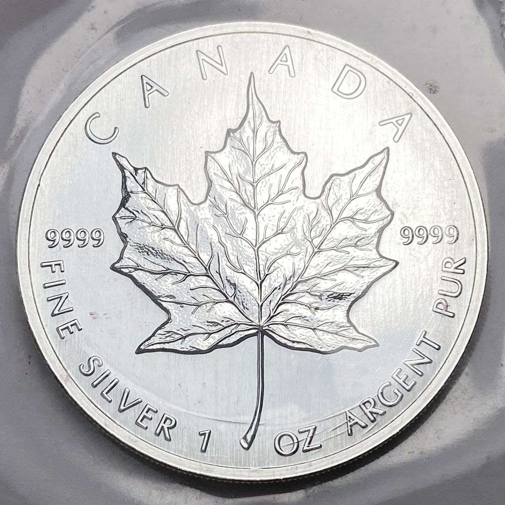 1989 Canada $5 Maple Leaf 1 ozt .9999 Silver (1 of 2)
