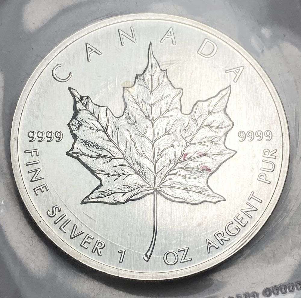 1989 Canada $5 Maple Leaf 1 ozt .9999 Silver (1 of 2)
