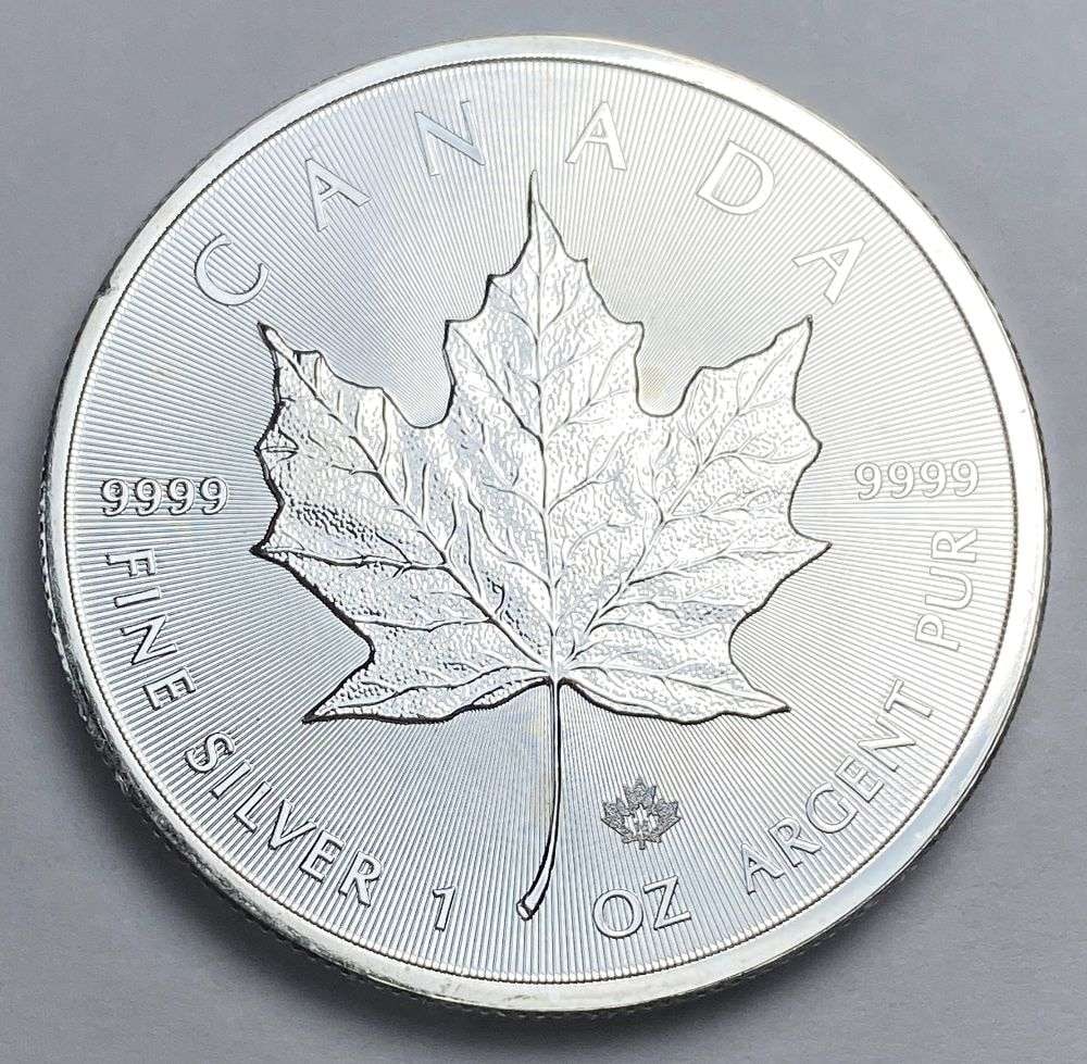 2015 Canada $5 Maple Leaf 1 ozt .9999 Silver (1 of 2)