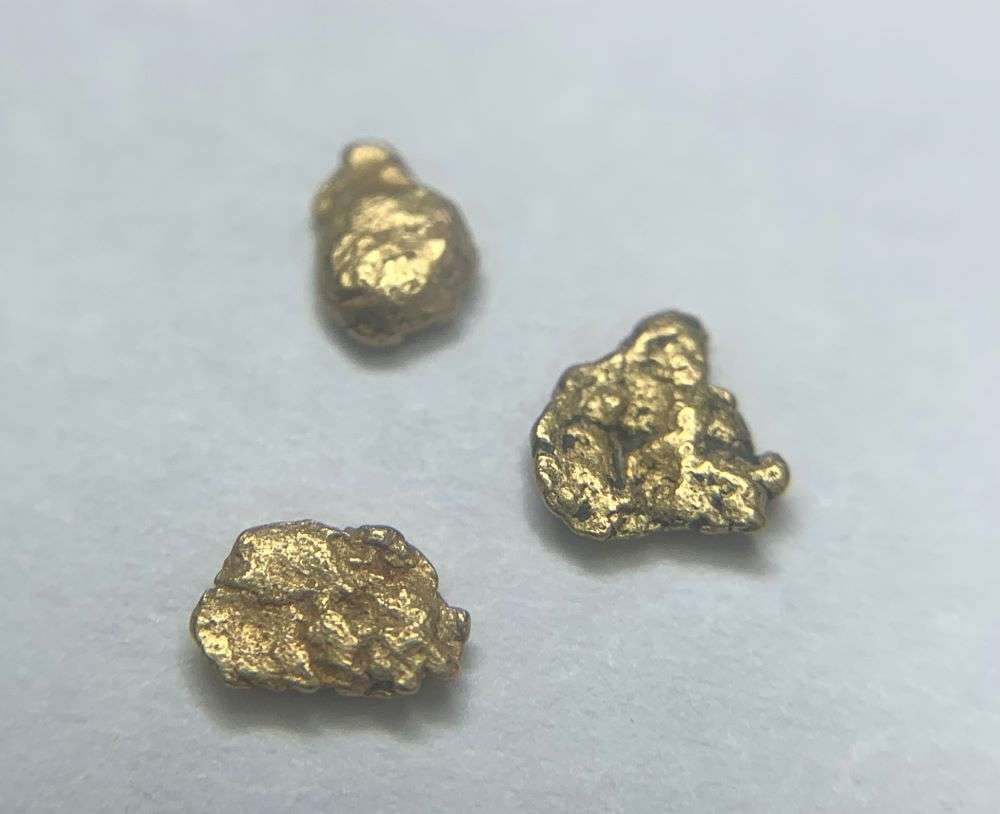 (3) Gold Nuggets 8 Grains: Winner shall receive the exact items shown here. (BD/B)
