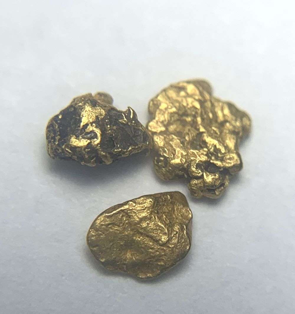 (3) Gold Nuggets 8 Grains: Winner shall receive the exact items shown here. (BD/B)