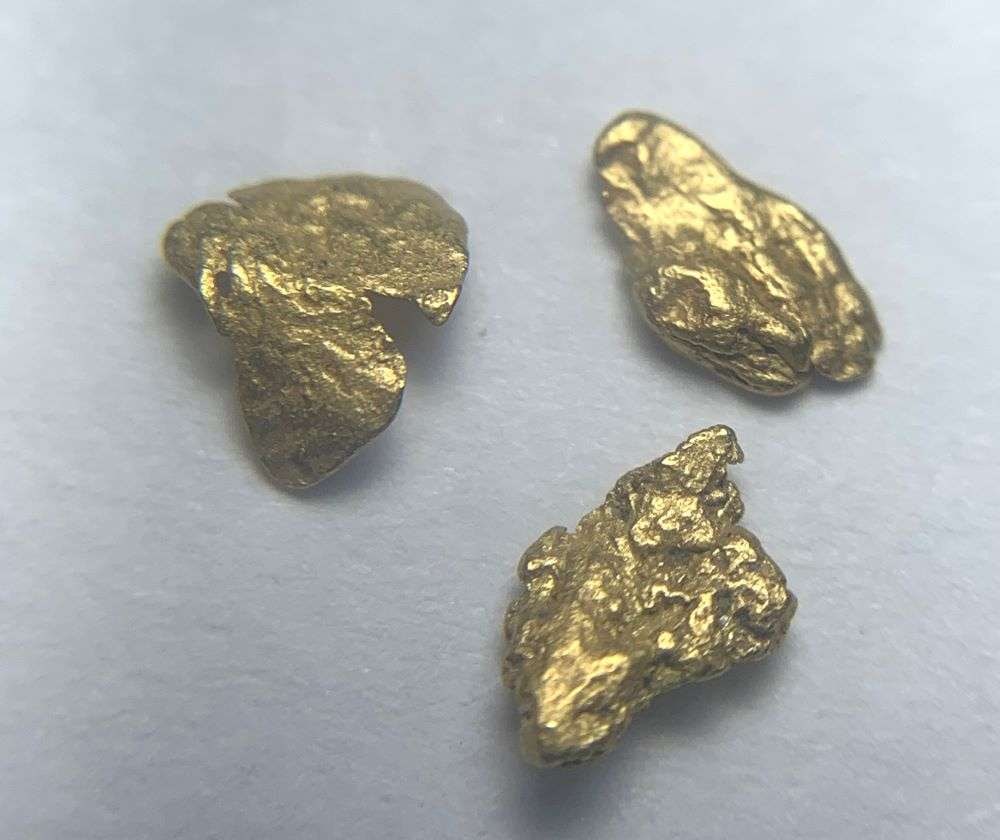 (3) Gold Nuggets 8 Grains: Winner shall receive the exact items shown here. (BD/B)