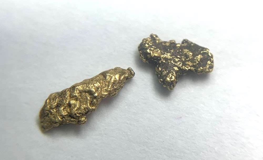 (2) Gold Nuggets 8 Grains: Winner shall receive the exact items shown here. (BD/B)