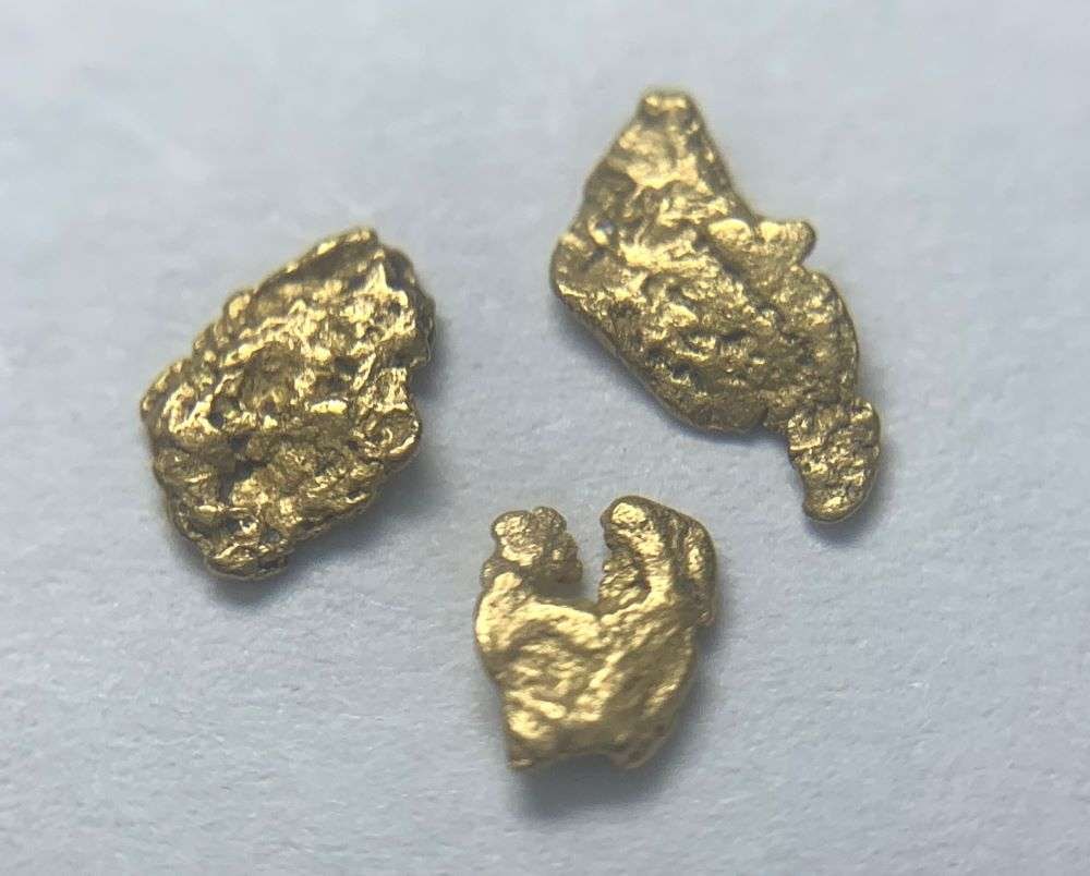 (3) Gold Nuggets 6 Grains: Winner shall receive the exact items shown here. (BD/B)