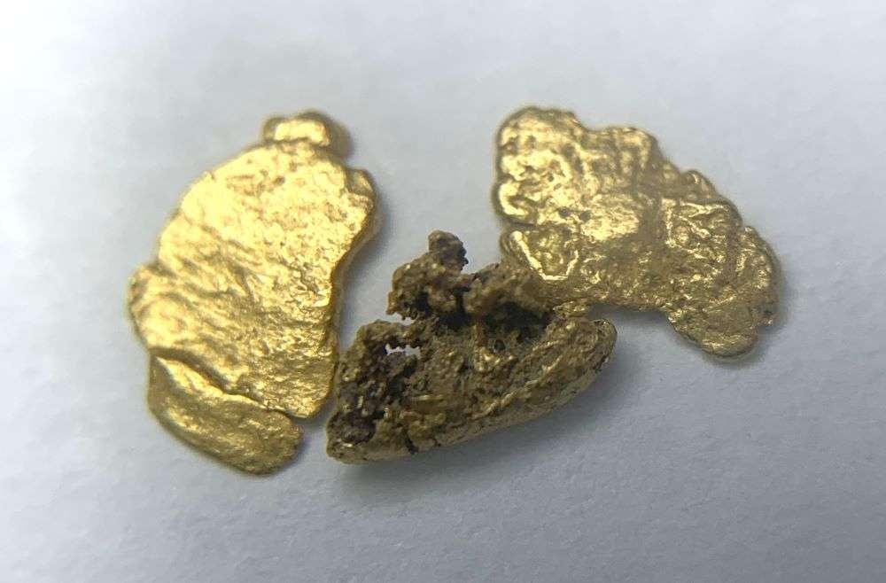 (2) Gold Nuggets 6 Grains: Winner shall receive the exact items shown here. (BD/B)