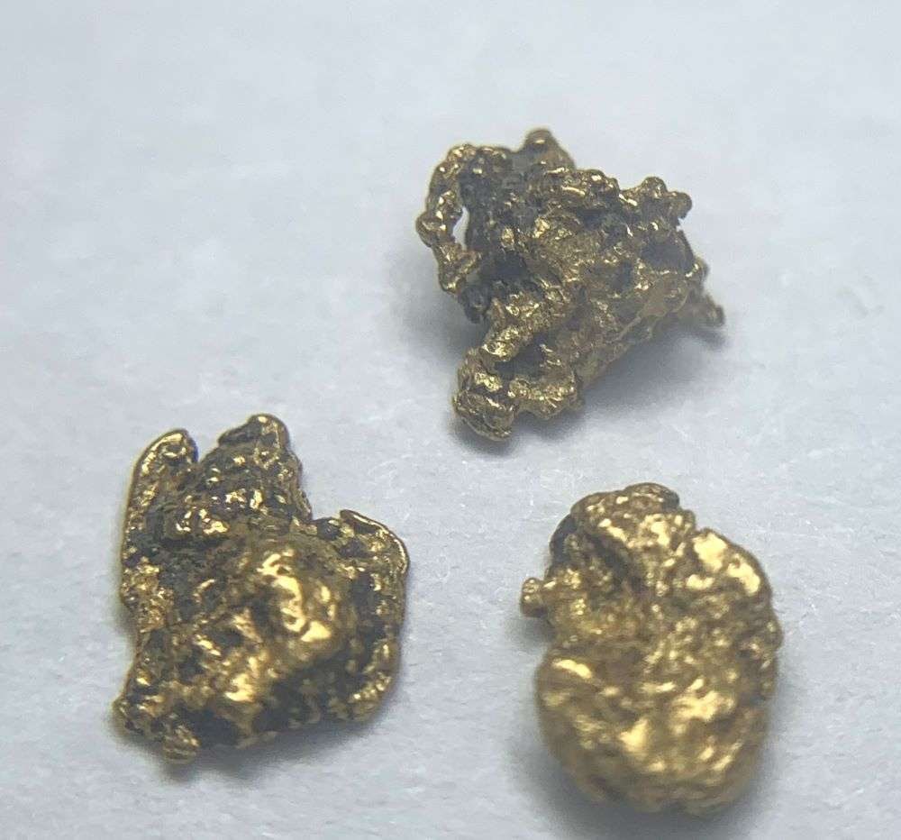 (2) Gold Nuggets 6 Grains: Winner shall receive the exact items shown here. (BD/B)