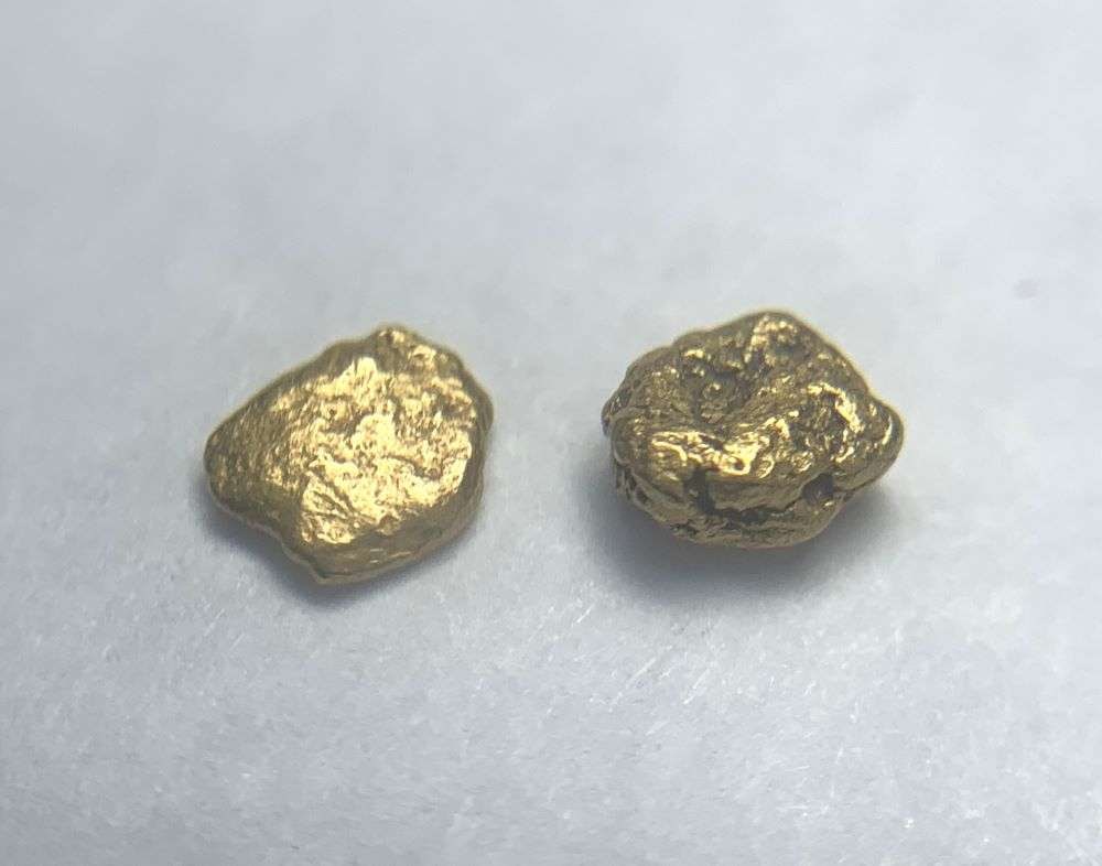 (2) Gold Nuggets 6 Grains: Winner shall receive the exact items shown here. (BD/B)