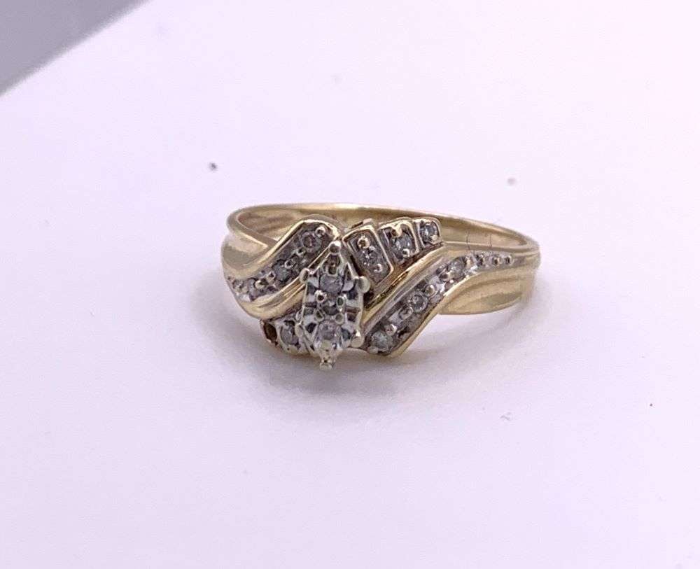 2.8g 10k Gold Ring Size 8.5 (1 of 6)