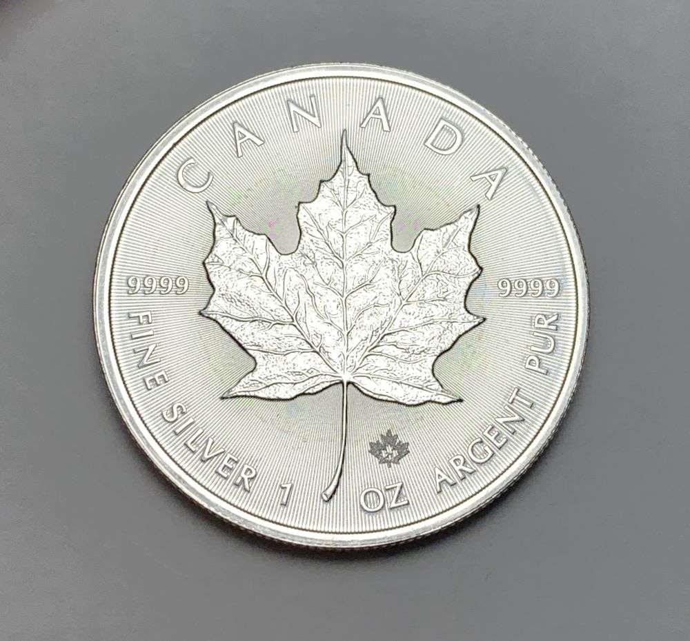 2021 Canada $5 Maple Leaf 1 ozt .9999 Silver (1 of 2)