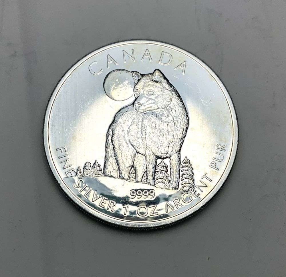 2011 Canada $5 Timber Wolf 1 ozt .9999 Silver (1 of 2)