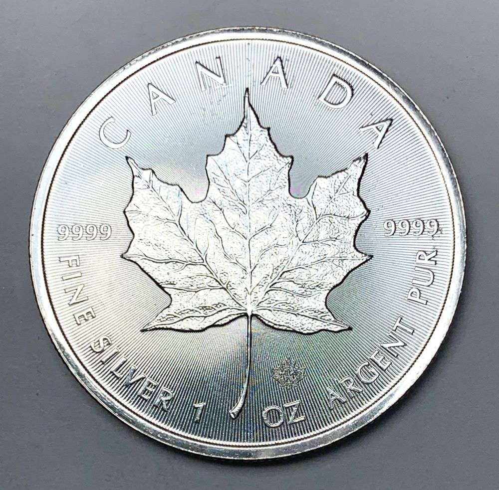 2020 Canada $5 Maple Leaf 1 ozt .9999 Silver (1 of 2)