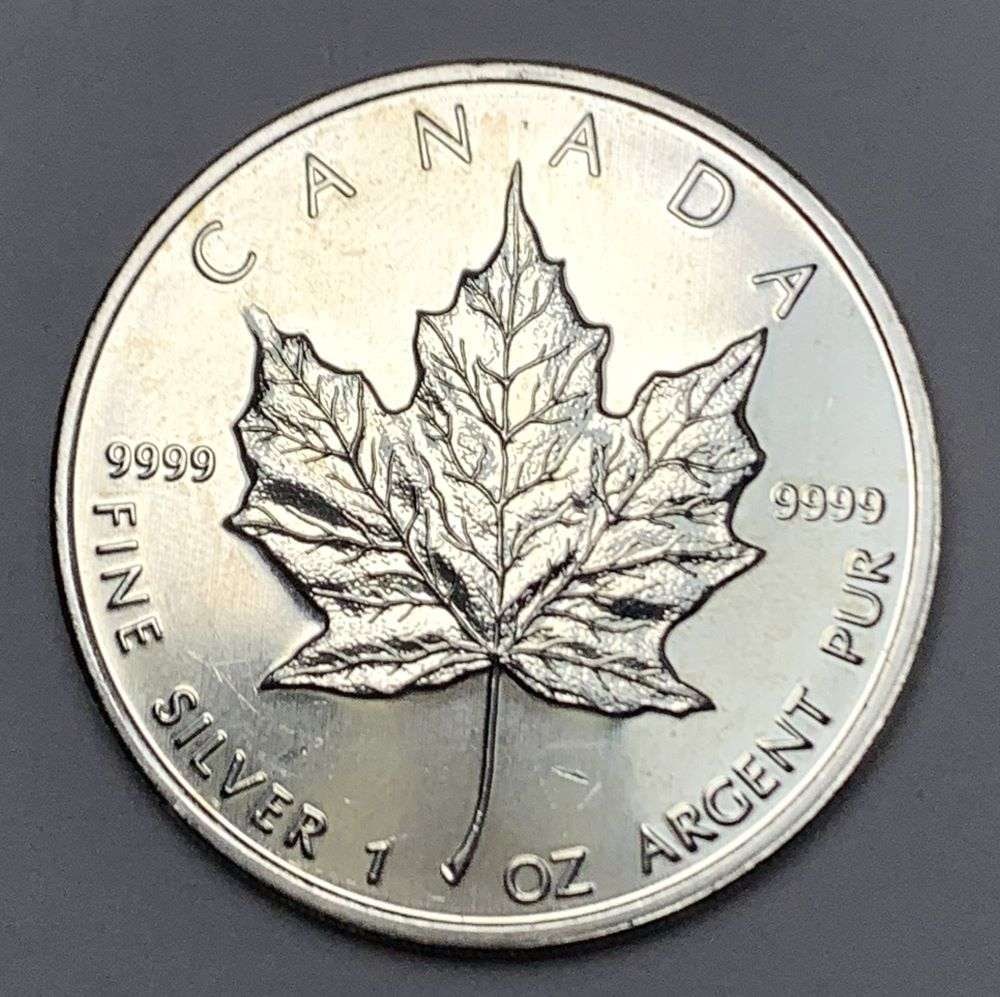 2010 Canada $5 Maple Leaf 1 ozt .9999 Silver (1 of 2)