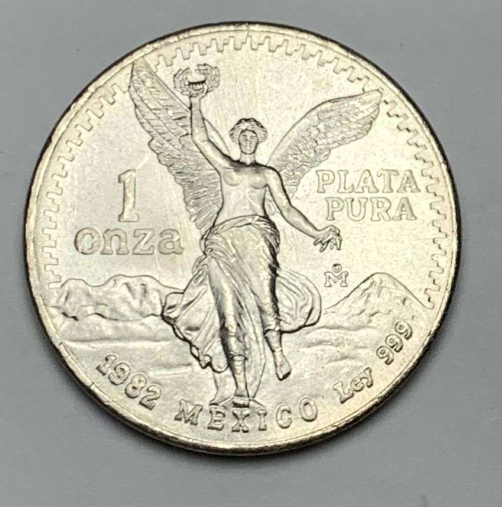 Vintage 1982 Mexican Libertad 1 ozt .999 Silver (1 of 2)