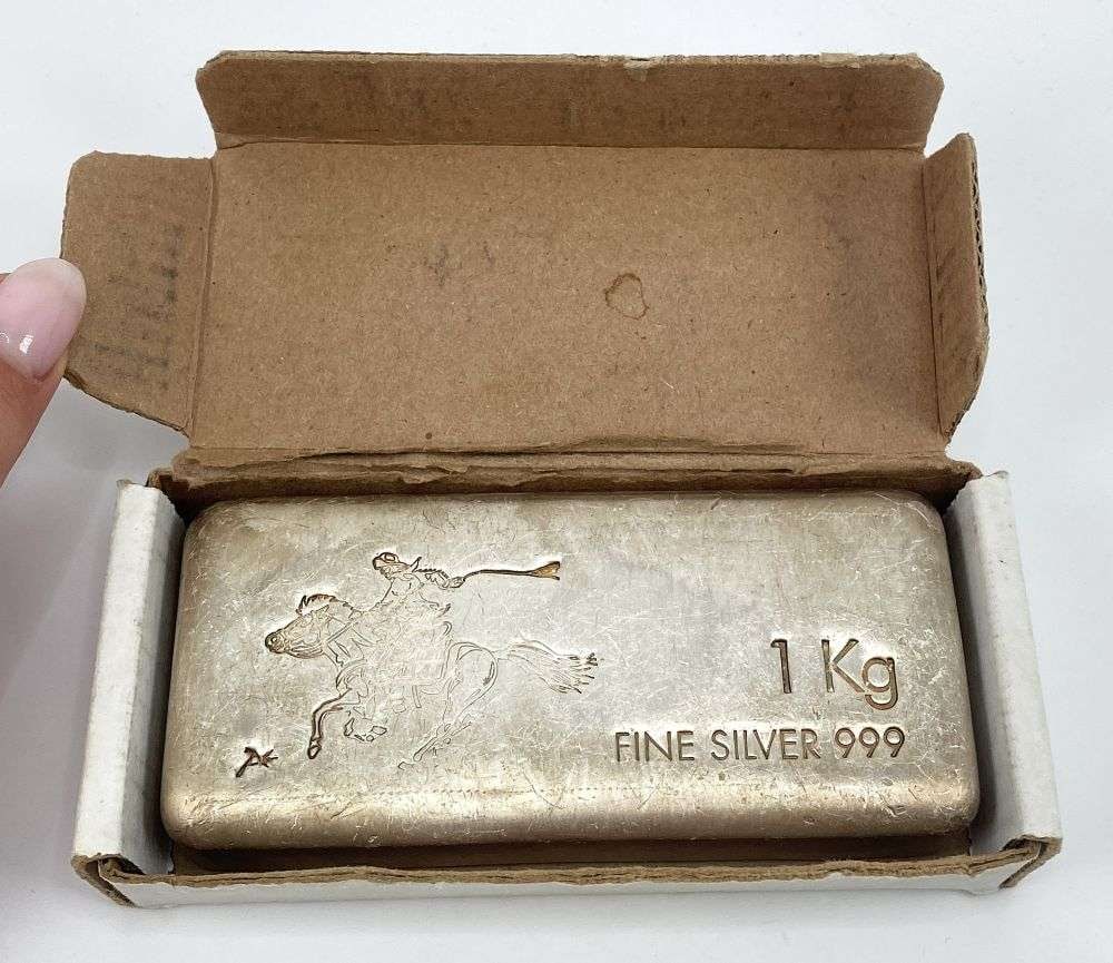 Last Minute! Pony Express 1 Kilo .999 Silver Bar: Winner shall receive the exact bar shown here. (RR/UEBB)