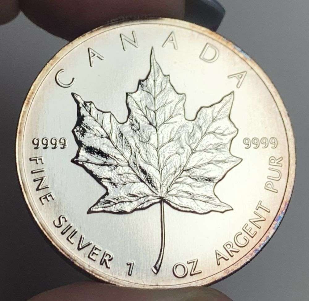 Last Minute! 1996 Canada $5 Maple Leaf 1 ozt .9999 Silver (1 of 2)