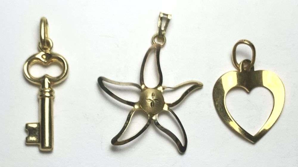 Last Minute! (3) Various Design 18k Gold Pendants: Winner shall receive the exact items shown here. (MR)