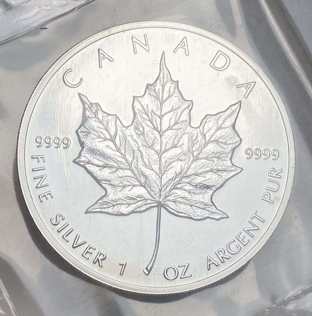 Last Minute! Better Date 1996 Canada $5 Maple Leaf 1 ozt .9999 Silver OGP: Winner shall receive the exact coin shown here. (RR/RR)